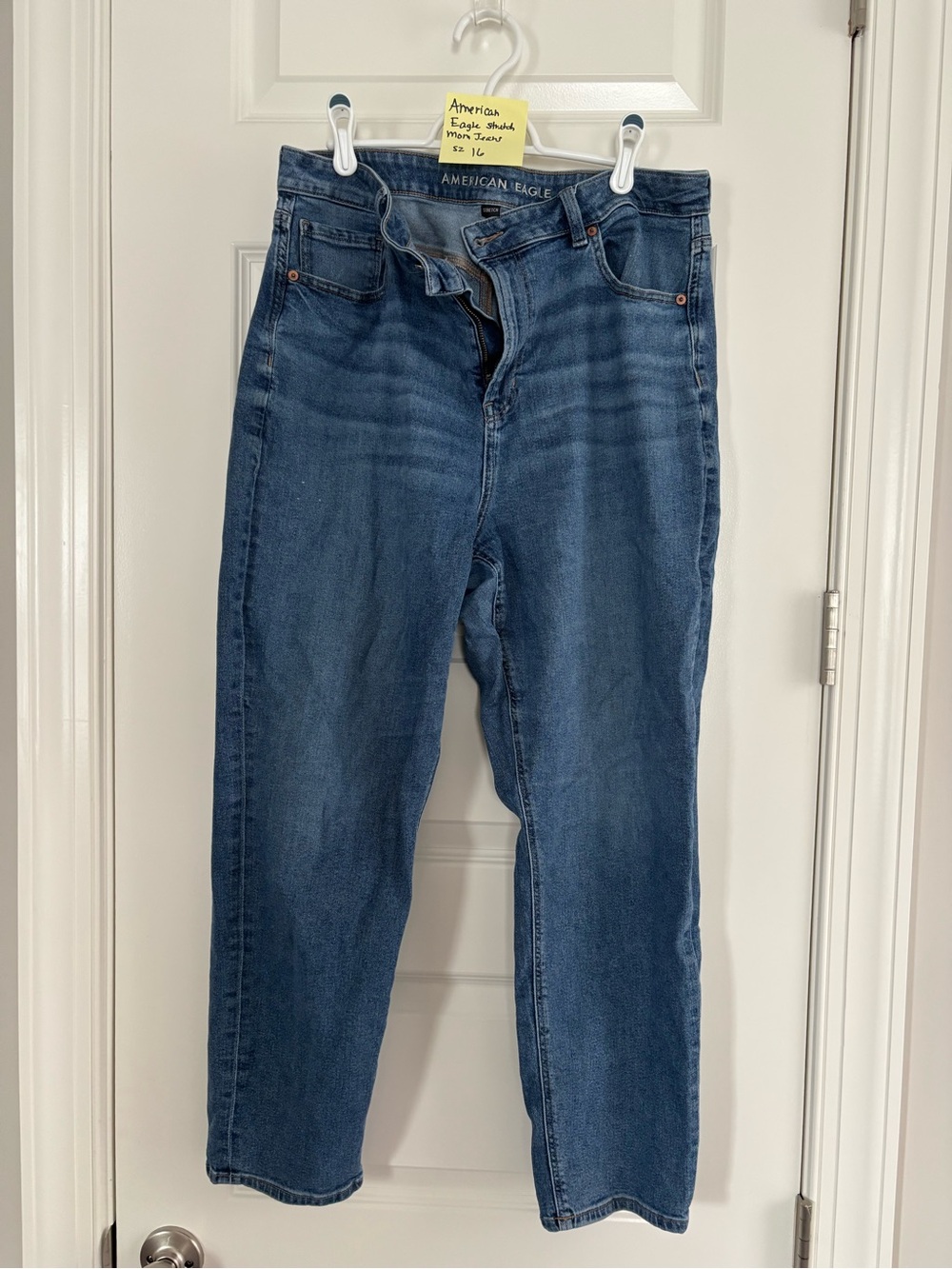 American Eagle Outfitters High-Rise Straight Leg Jeans - Medium Blue